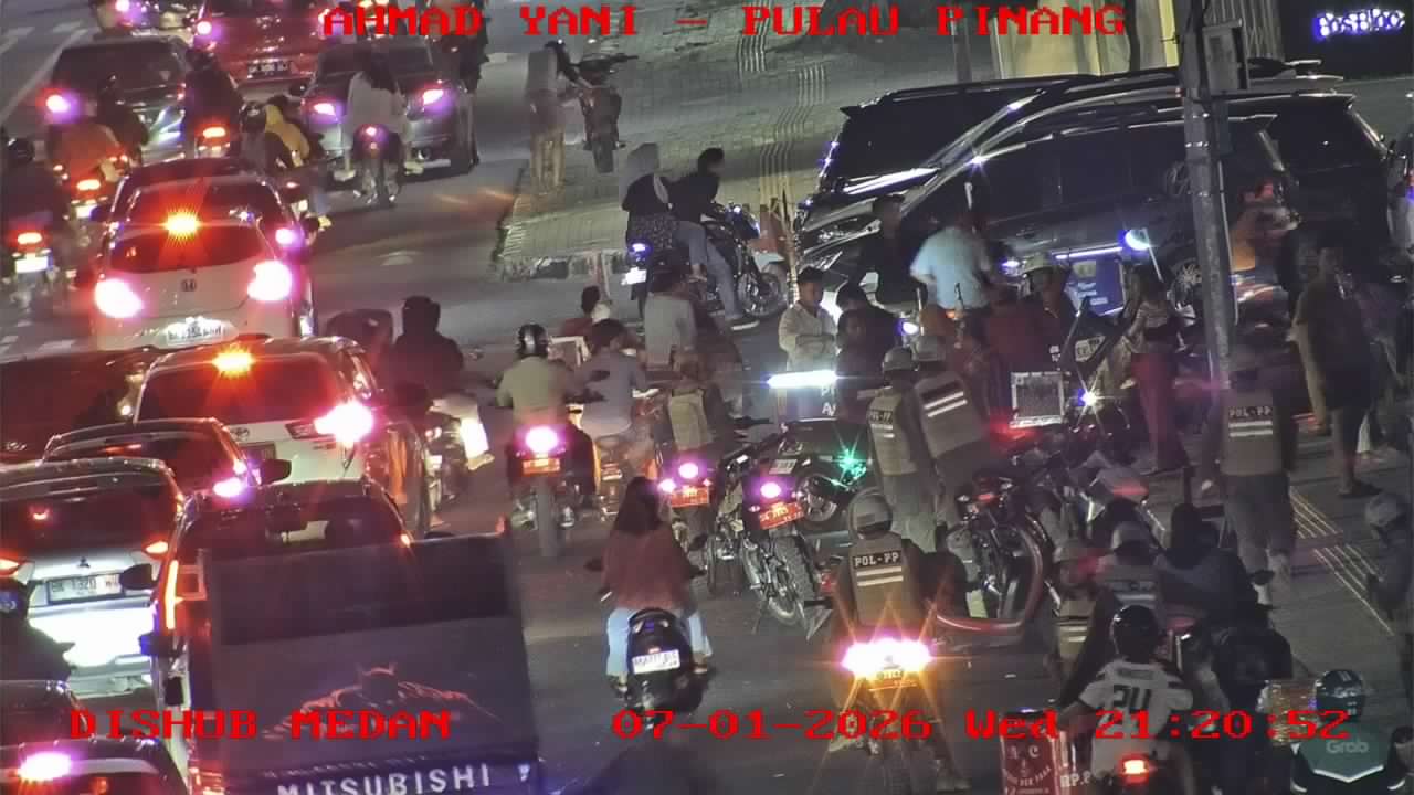 Patroli Dan Strealisasi Pedagang Kaki Lima Di Seputaran Lapangan Merdeka Kelurahan Kesawan Kecamatan Medan Barat Yang Terpantau Cctv Atcs Pemko Medan