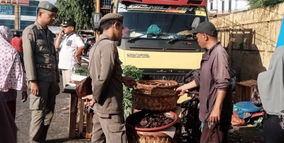 Giat penataan pedagang kaki lima (PKL) di Pasar Simpang Limun