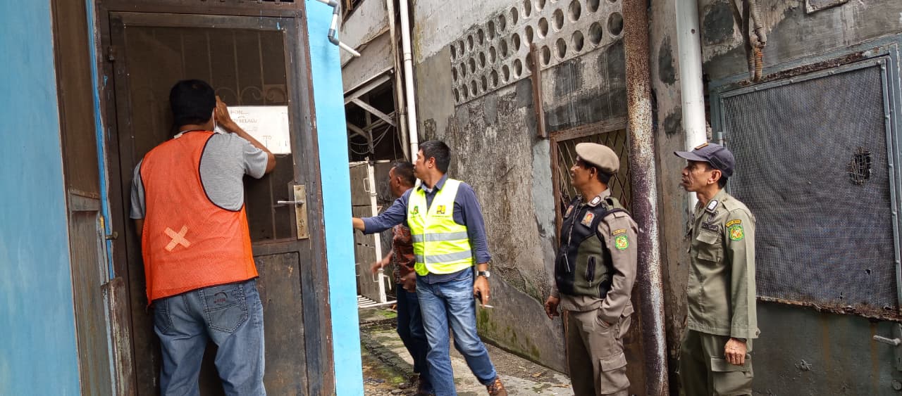 Kegiatan Penertiban Bangunan di Atas Gang Kebakaran, Kelurahan Petisah Tengah, Kecamatan Medan Petisah Kegiatan Penertiban Bangunan di Atas Gang Kebakaran, Kelurahan Petisah Tengah, Kecamatan Medan Petisah