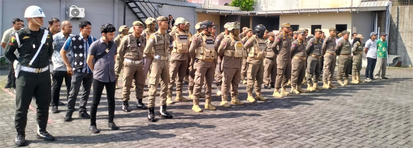 Kegiatan Penutupan/Penyegelan Tempat Usaha De Tonga Hotel and Club di Jl. Sei Belutu No. 7