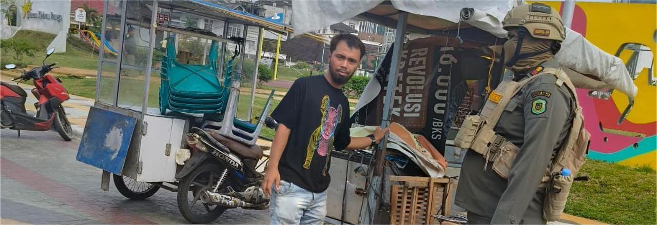 Kegiatan Patroli Dan Strealisasi Pedagang Kaki Lima Di Sekitaran Kebun Bunga