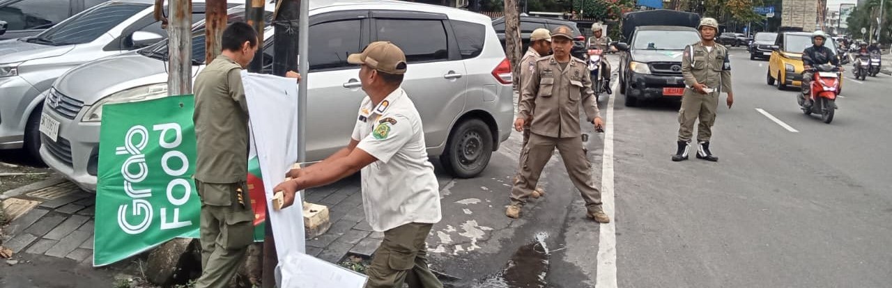 Penertiban Spanduk di Wilayah Kota Medan
