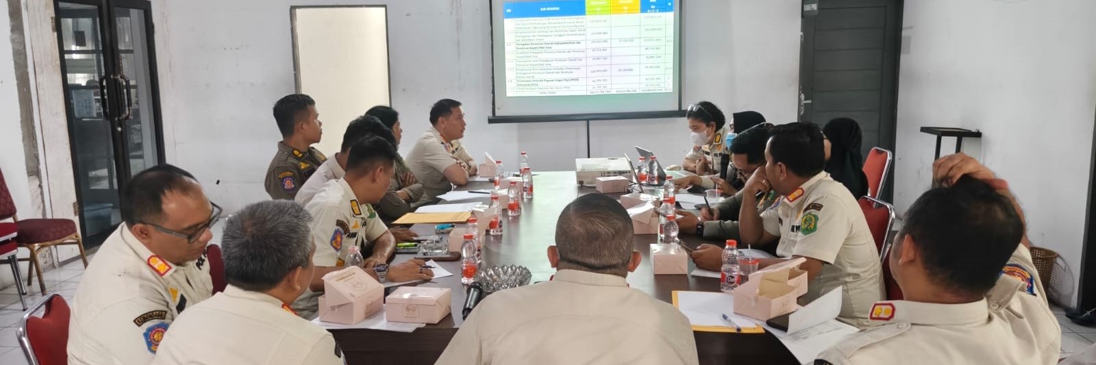 Rapat Evaluasi Serapan Anggaran Tahun 2026 di Kantor Satpol PP Kota Medan