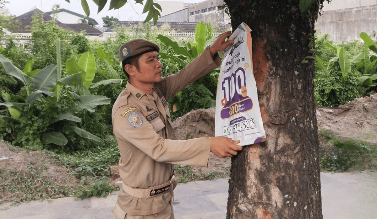 Giat Trantibum berupa himbauan kepada Pedagang Kaki Lima (PKL) dan penertiban umbul-umbul di wilayah Kota Medan