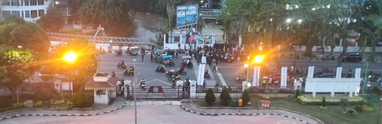 Pengamanan Unjuk Rasa Mahasiswa di Jalan Raden Salah Depan Lapangan Merdeka dan Depan Kantor DPRD Kota Medan