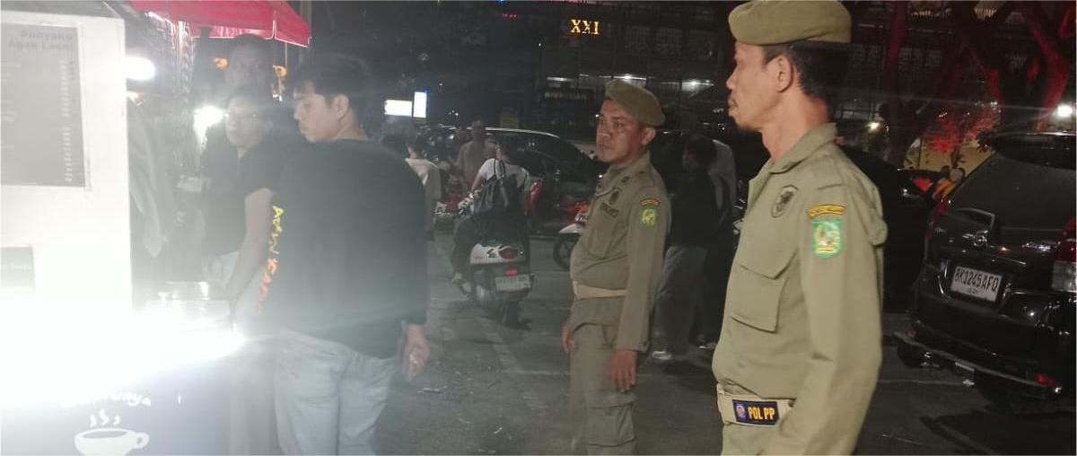 Patroli malam Pedagang Kaki lima di seputaran Lapangan Merdeka Medan